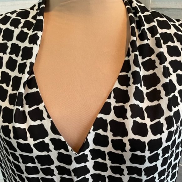 Violet & Claire Tops - Violet & Claire Womens Black & White Sleeveless Blouse
